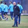 Grêmio inicia semana com 'duelo direto' e espera acerto com Roger Guedes