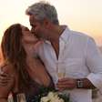 Flávia Alessandra renova votos com Otaviano com slip dress marrom