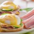 Ovos beneditinos: teste a receita de café da manhã de hotel