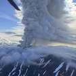 Vulcão entra em erupção na Rússia pela 1ª vez em 450 anos