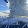 Vulcão entra em erupção na Rússia pela 1ª vez em 450 anos