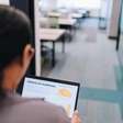 Pressão para agradar a todos impede mulheres de progredir no trabalho?