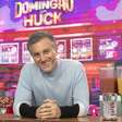 Luciano Huck se envolve em gafe com assistente e momento viraliza