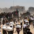 Homem morre em Gaza ao ser atingido por pacote aéreo com comida