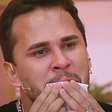 Emocionado, Lucas Guimarães se despede da mansão de Carlinhos pós separação