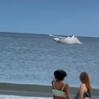 Pouso de emergência de avião no mar assusta banhistas nos EUA