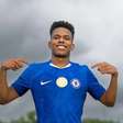 Estêvão é apresentado no Chelsea