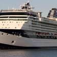Navio da Celebrity Cruises fica à deriva na costa da Itália durante queda de energia