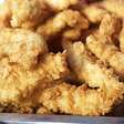 Nem farinha panko, nem farinha de rosca: esse é o melhor jeito de empanar o frango, fica mais saudável e proteico