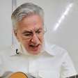 Caetano Veloso chega aos 83 anos; Cantor começou compondo trilha sonora para teatro