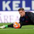 Após polêmica, Barcelona retira braçadeira de capitão e pune Ter Stegen; entenda