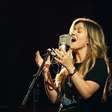 Kelly Clarkson adia shows mais uma vez: entenda o que está acontecendo