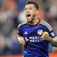 Luciano Acosta chega ao Rio para fechar com o Fluminense e pode reforçar time na Sul-Americana