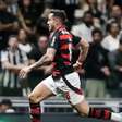 Vídeo: reação de Saúl com erro de arbitragem em Flamengo x Atlético ganha destaque