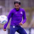 Dorival Júnior comanda treino tático no Corinthians; Carrillo passa por cirurgia