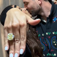Anitta noiva? Cantora aparece com anel em postagem de J Balvin