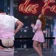Rodrigo Faro abaixa as calças e exibe enchimento no bumbum no Dança dos Famosos