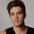 Luan Santana celebra 18 anos de carreira cercado por milhões de fãs e momentos históricos