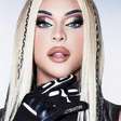 Pabllo Vittar dá tapa em fã após puxão de cabelo durante show; veja o vídeo