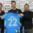 Após 15 anos na Europa, Neto, do Botafogo, espera 'reaprender' o futebol brasileiro