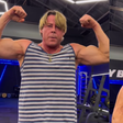 Aos 48 anos, Theo Becker mostra preparo físico para se tornar fisiculturista