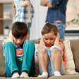 Abuso verbal infantil gera danos emocionais semelhantes ao físico, revela estudo
