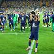 Após conquistar a Supercopa, Vitinha reconhece dificuldade de enfrentar Tottenham: "Nos derrubou"