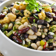 Salada de feijão vira tendência; confira os benefícios e como preparar