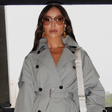 Sabrina Sato transforma trench coat em vestido