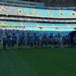Torcida do Grêmio protesta com faixa ameaçadora em Porto Alegre: "o Grêmio vale mais que a vida de vocês"