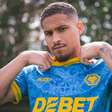 Wolverhampton lança novo terceiro uniforme com homenagem ao Brasil