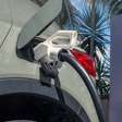 Volvo agora permite que carro elétrico se recarregue sozinho