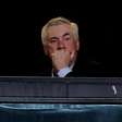 Torcedores mandam recado para Ancelotti após Santos x Vasco