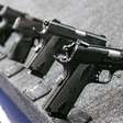 Funcionários de fabricante de armas entram em férias coletivas com impactos do tarifaço no RS