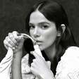 Bruna Marquezine posa de body boho chic, salto e bolsa: R$ 16,5 mil