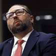 Quem é Jason Miller, estrategista de Trump apontado como responsável por jato de Flávio Bolsonaro