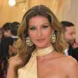 Mais barato que suplemento: aos 45 anos, Gisele Bündchen aposta em chá de camomila com toque especial para relaxar, dormir melhor e manter a pele saudável