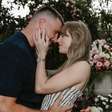 Corte evasê e comprimento midi: qual é o preço e a marca do vestido usado por Taylor Swift no pedido de casamento de Travis Kelce?