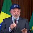 Com boné 'anti-Trump', Lula pede 'frente de batalha' contra filho de Bolsonaro