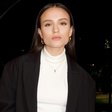 Larissa Manoela combina braceletes de até R$ 1,8 mil