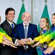 Lula dá 'rugido do leão' ao receber medalhistas brasileiras da ginástica rítmica no Planalto