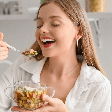 Entenda como alimentos podem auxiliar na saúde bucal