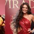 Vestido vermelho e fenda no limite: Juliana Paes usa look arrasador e chora em coroação como Rainha de Bateria da Viradouro para carnaval 2026