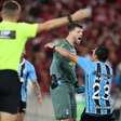 Gol, milagres e melhor em campo: Volpi celebra empate do Grêmio contra o Flamengo