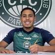 Coritiba renova com atacante que sofreu lesão após voltar do futebol italiano