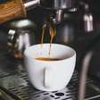 A ciência de tomar um café antes de dormir (ou por que isso pode trazer mais benefícios do que costumamos imaginar)