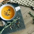 Sopa leve para jantar que ajuda a dormir melhor