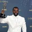 Emmy 2025: Tramell Tillman, de 'Ruptura', faz história como primeiro ator negro a vencer categoria