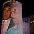 Ativistas projetam fotos de Trump e Epstein juntos no Castelo de Windsor em véspera de viagem