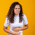 Cólica menstrual: veja exercícios para amenizar as dores
